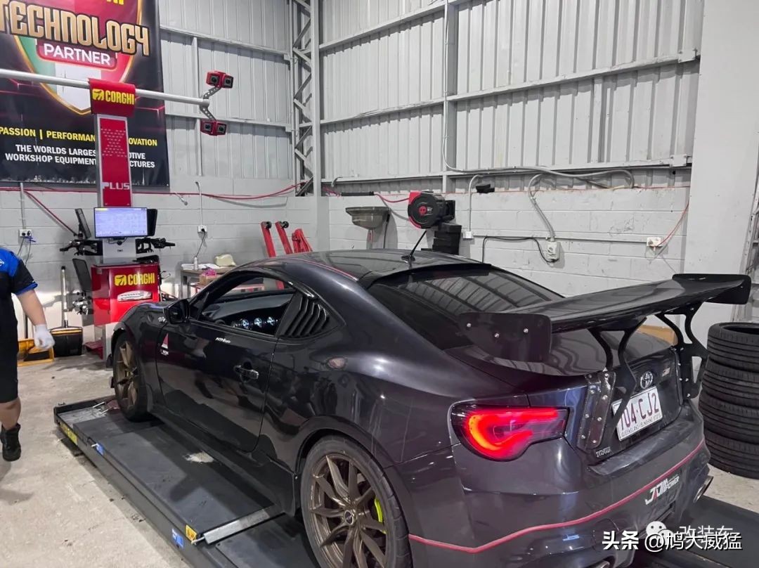 赛车模拟器卡丁车,赛车模拟器和卡丁车