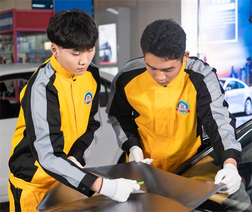 初中毕业职校有哪些专业适合男生,初中毕业读2+3护理专业有前途吗