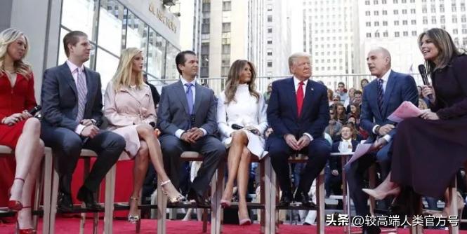 为什么国外女生要在地铁上岔开腿坐？