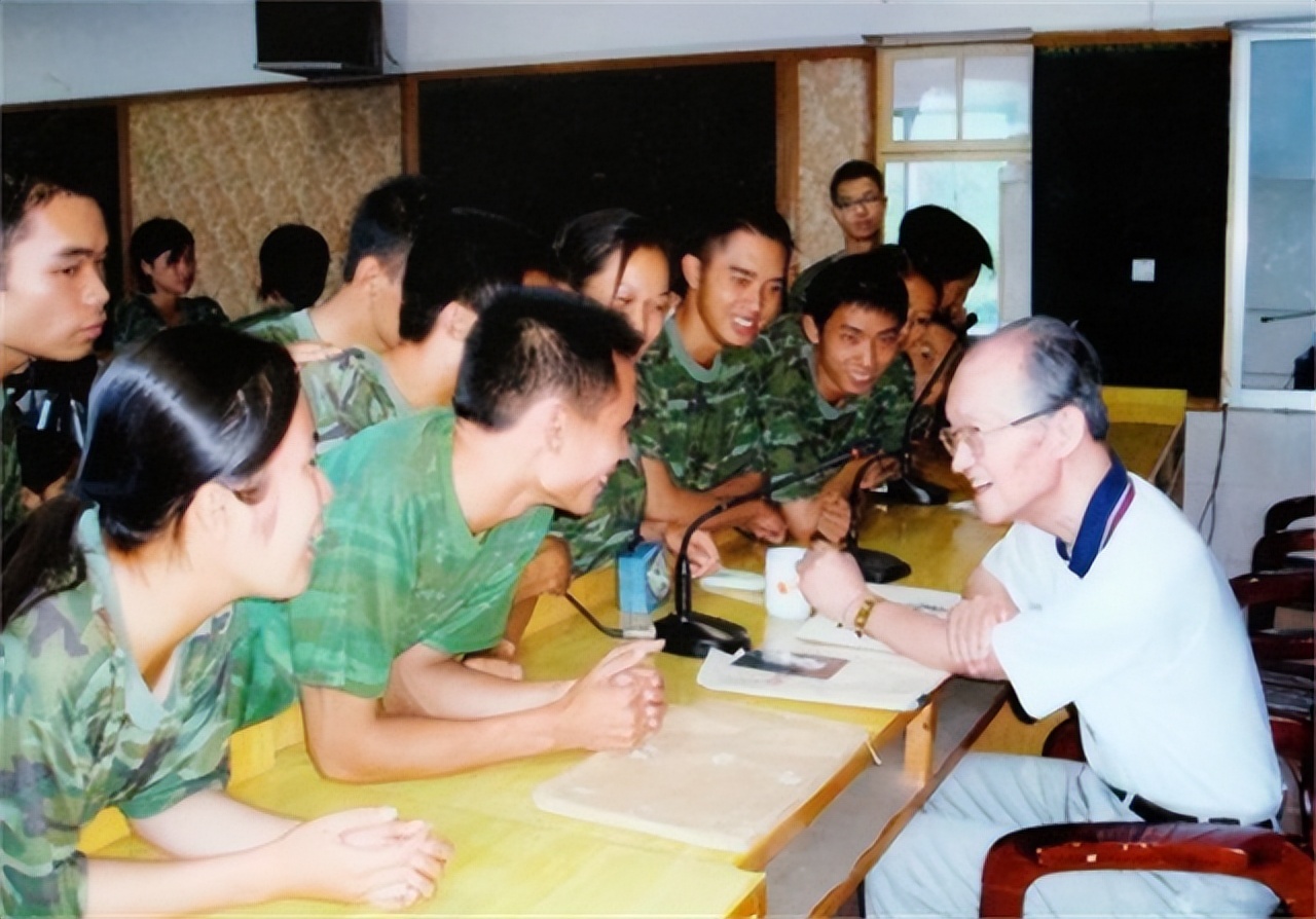 国军少校被俘后送去改造，高声大喊：我是902，获得*云陈**亲自接见