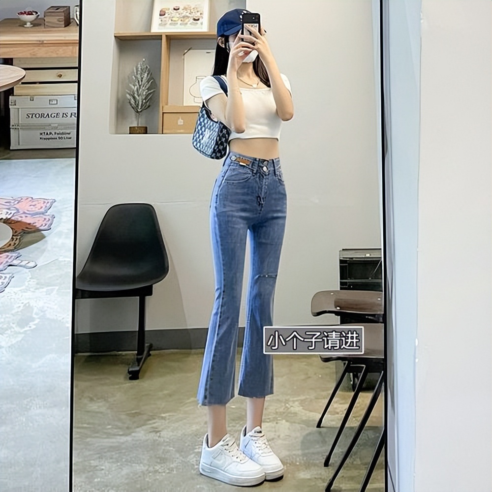 夏日裤装的搭配让你清凉又时尚,短款上衣搭配阔腿白裤子