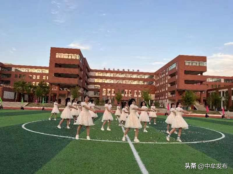 狼城岗镇第一初级中学足球文化节,小学足球文化节开幕式