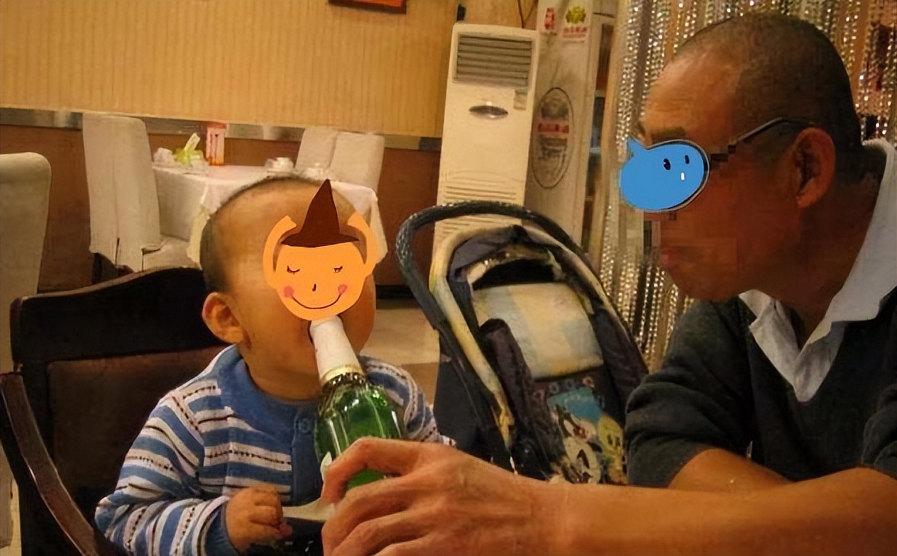 大妈在地铁里抽烟,大妈杭州地铁抽烟