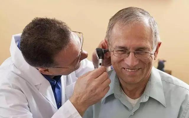 耳朵经常痒却什么也掏不出来,耳朵经常发痒却什么也掏不出来