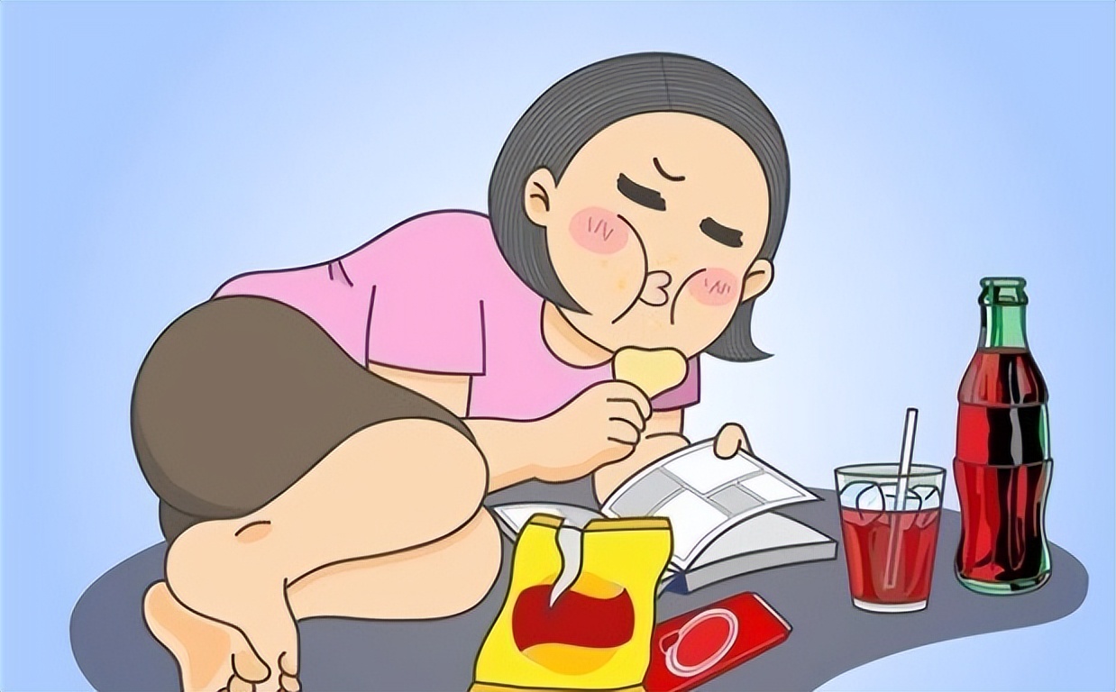 饿着肚子睡和吃宵夜睡哪个危害大,睡前吃宵夜有什么危害