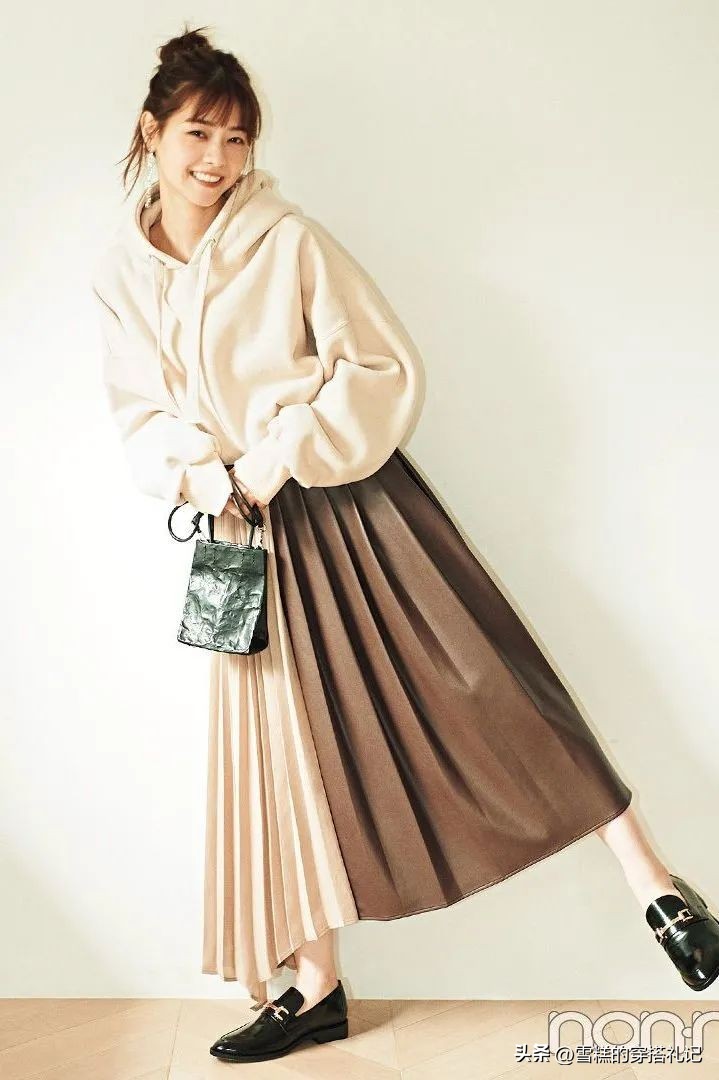 被日本博主穿搭圈粉了,冬季这样穿既藏肉又很时尚