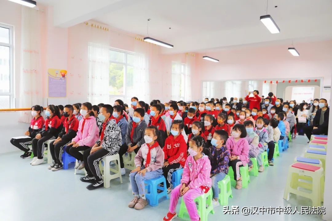 快乐六一公益活动,法院六一儿童节关爱儿童普法活动