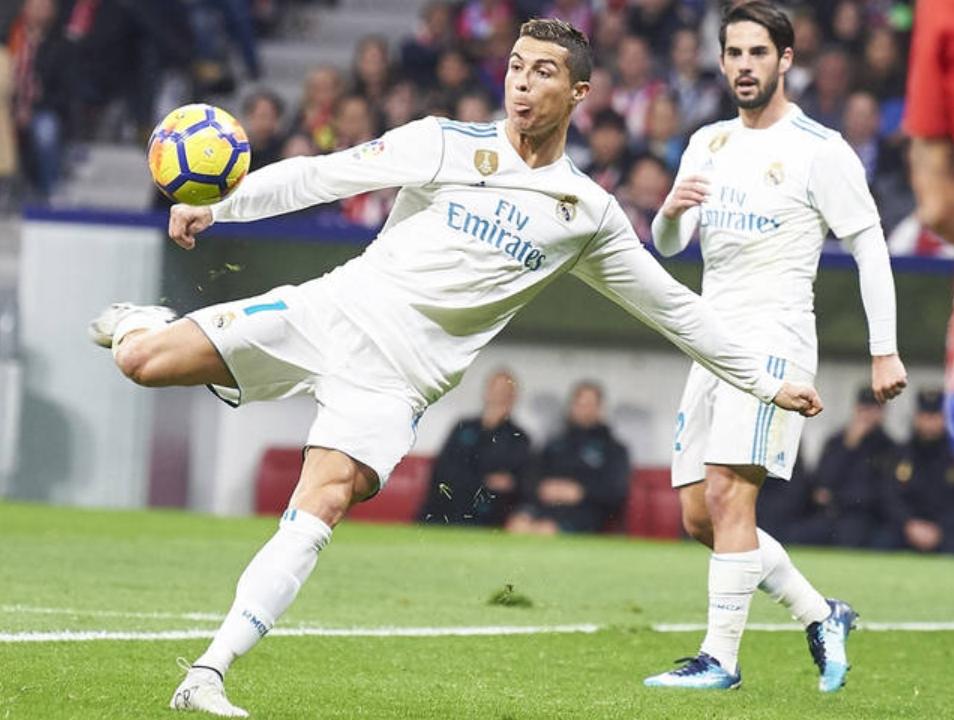 c罗被教练举起来,主教练不让c罗首发的理由