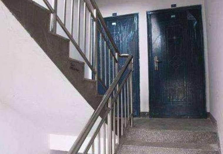 加装电梯发生的事,加装电梯就是一场闹剧