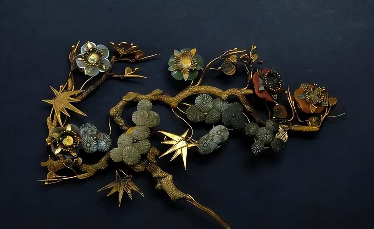 至今发现的蒙古大墓,内蒙出土一具龙袍女尸