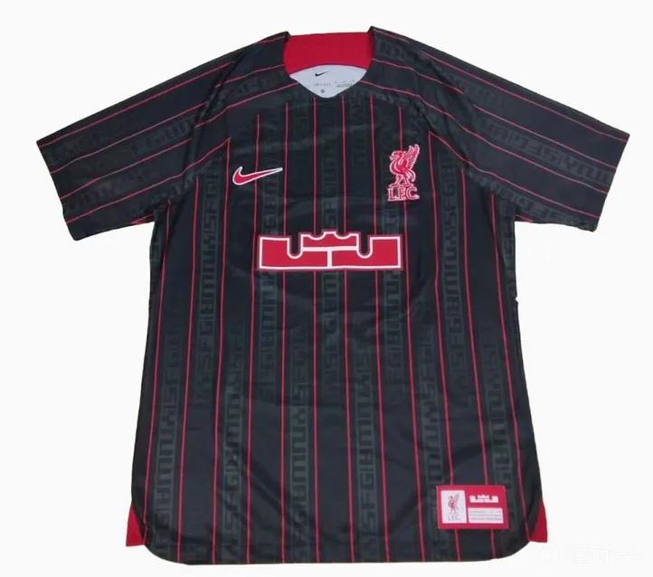 詹姆斯和利物浦联名款球衣即将上市，售价105美元