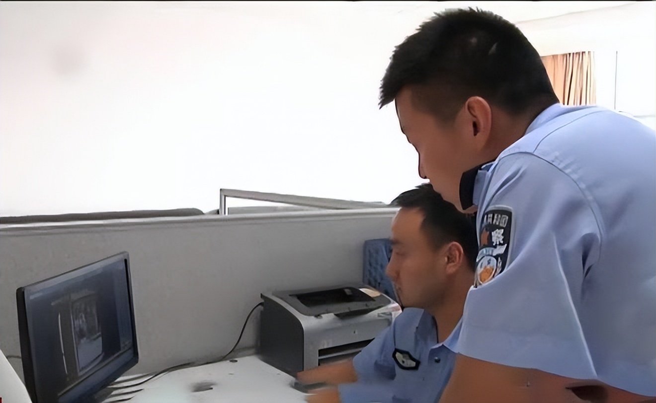 神秘男子买彩票中奖2100万,男子中彩票大奖第二天淡定去上班