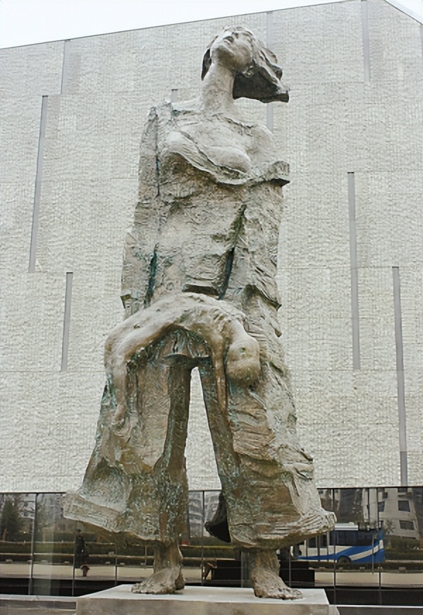 *京大南***杀屠**照片引发全球关注，专家：其社会意义已经超越相册本身