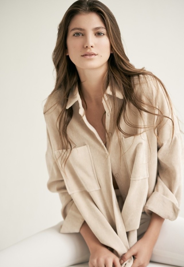 会玩！45岁德国巨星新女友曝光：21岁漂亮模特，是儿子的好友