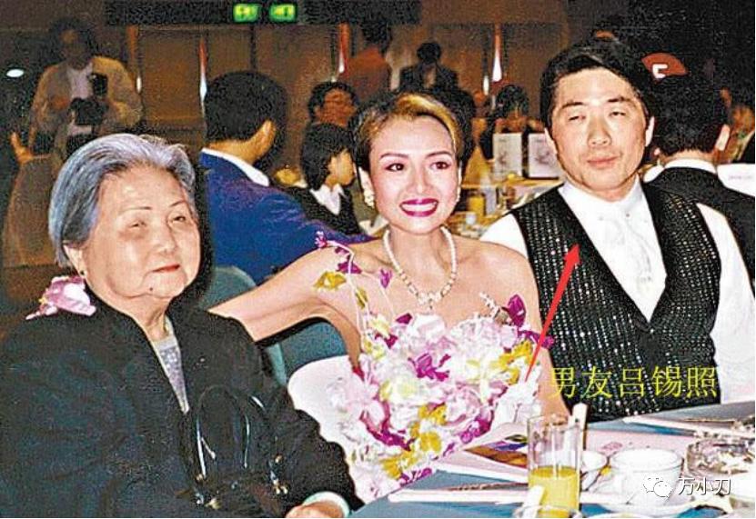 万小刀:“绝色*星艳**”的猛料