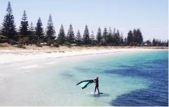 疫情期的间隔年:985毕业,我在澳洲做按摩师2年攒60万