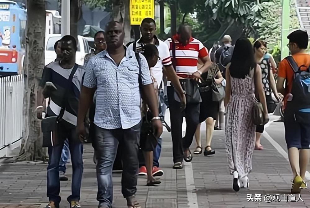 黑人涌入我国留下大量黑二代，该如何解决？日本的做法值得借鉴