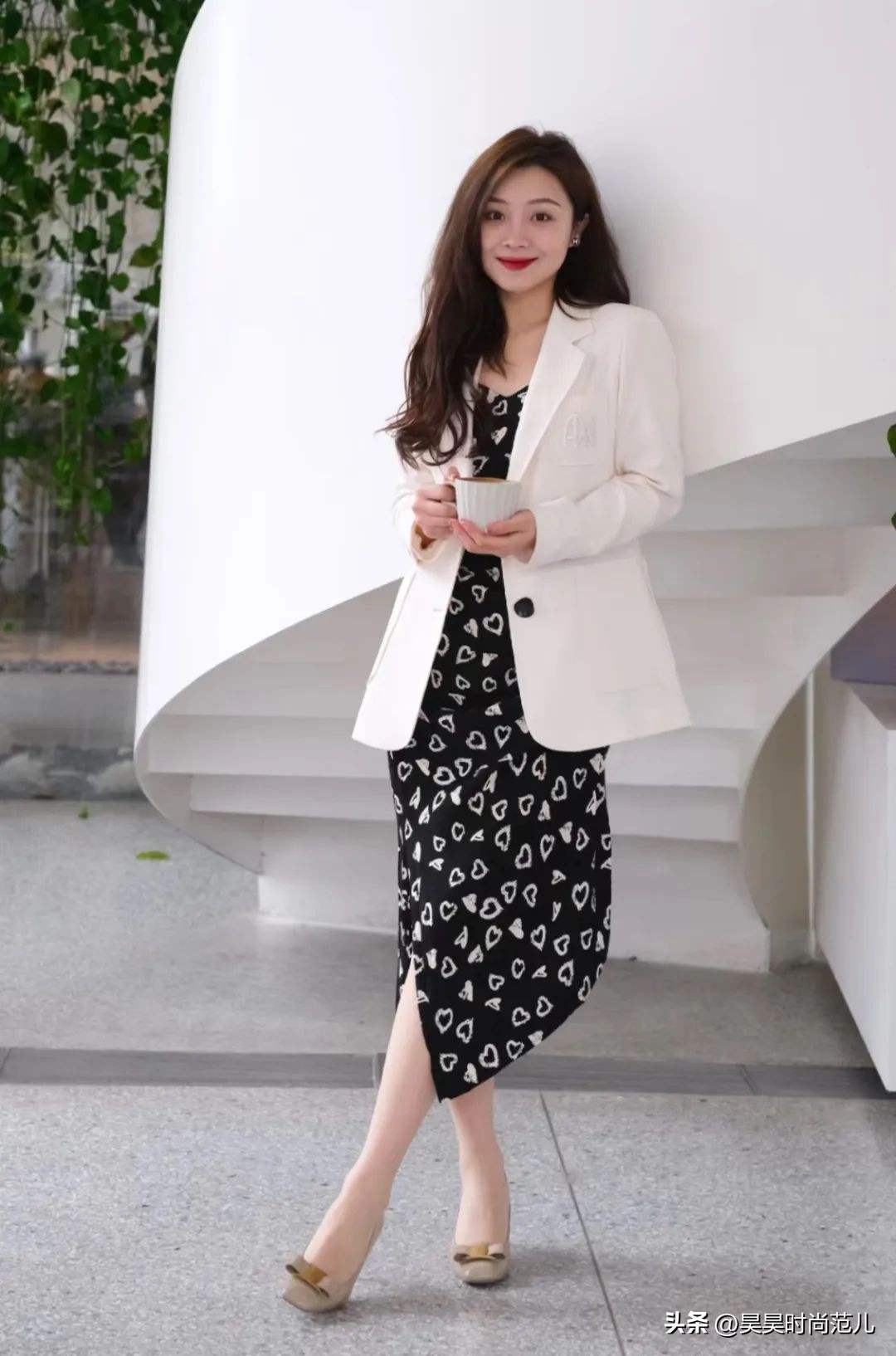 如何搭配早秋碎花裙好看,冬天穿的碎花裙怎么搭配好看