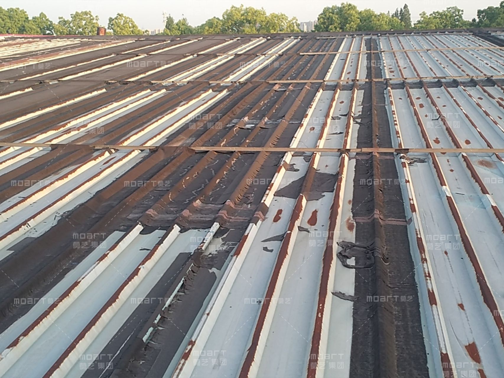 彩钢瓦翻新不起皮不爆裂,彩钢瓦上油的漆为什么起皮