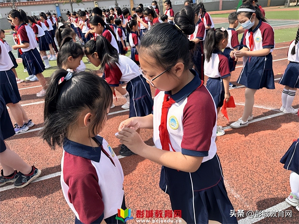 徐州市湖滨中心小学新队员入队暨一星章颁章仪式