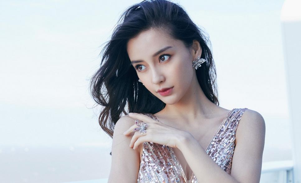 脸部造假，发量造假，牙齿造假，女明星除了性别，还有什么是真的