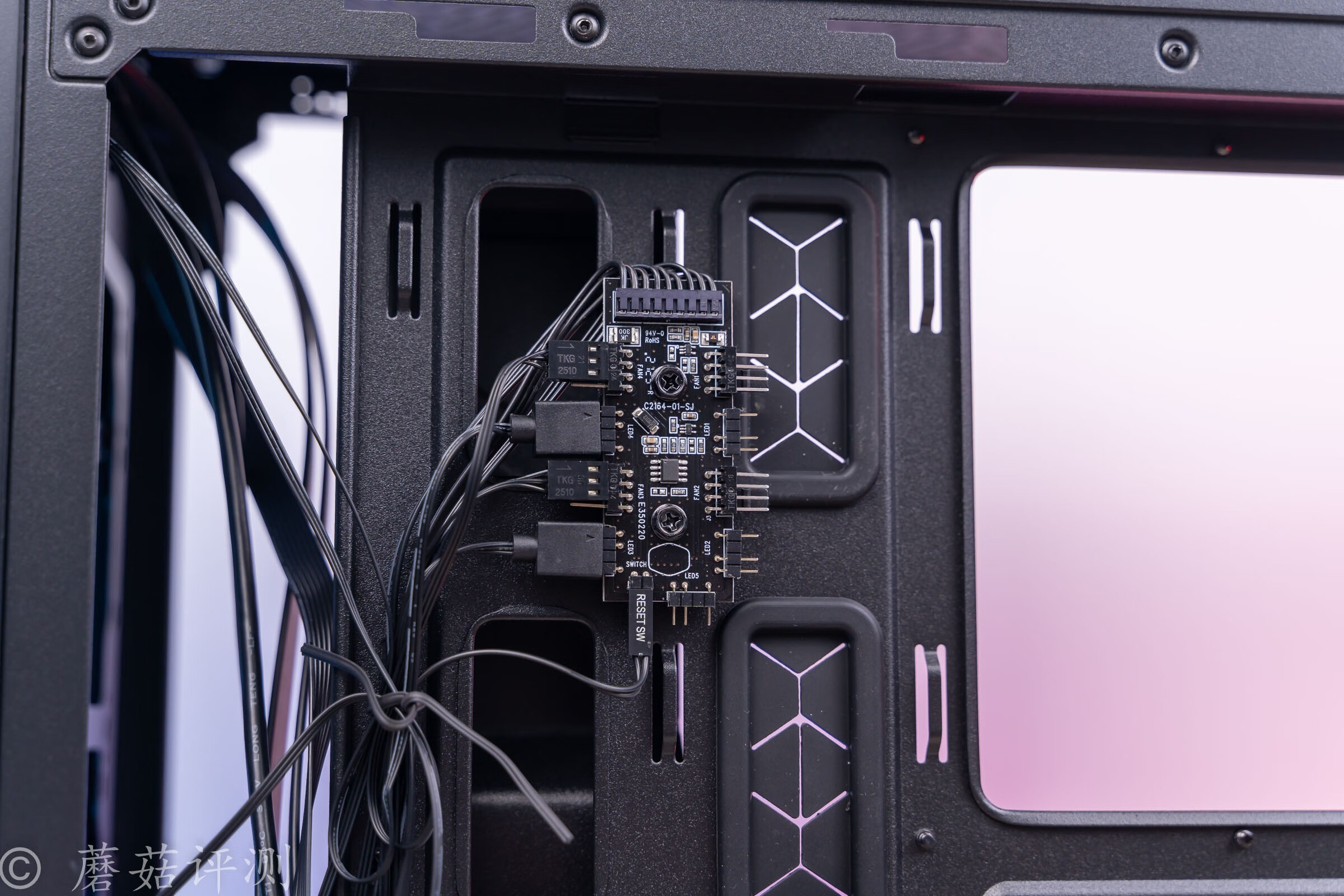 连续多日的高温，让朋友家的主机燥热难耐、更换机箱散热后获新生