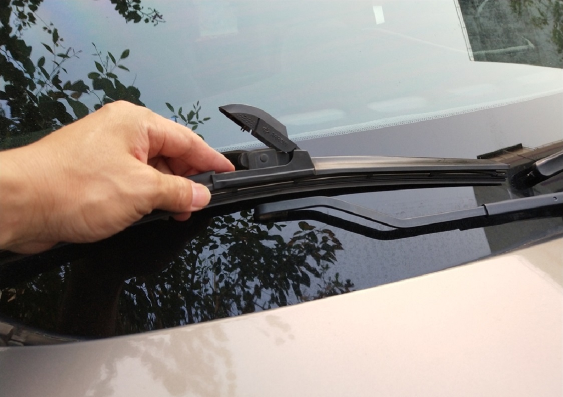 雨刮器出现呱呱声,雨刮器呱呱的声音