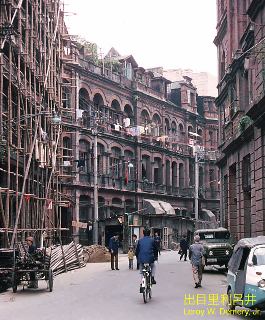 八十年代的上海老照片,踩在东海沿岸闪耀着无与伦比的繁荣骄傲