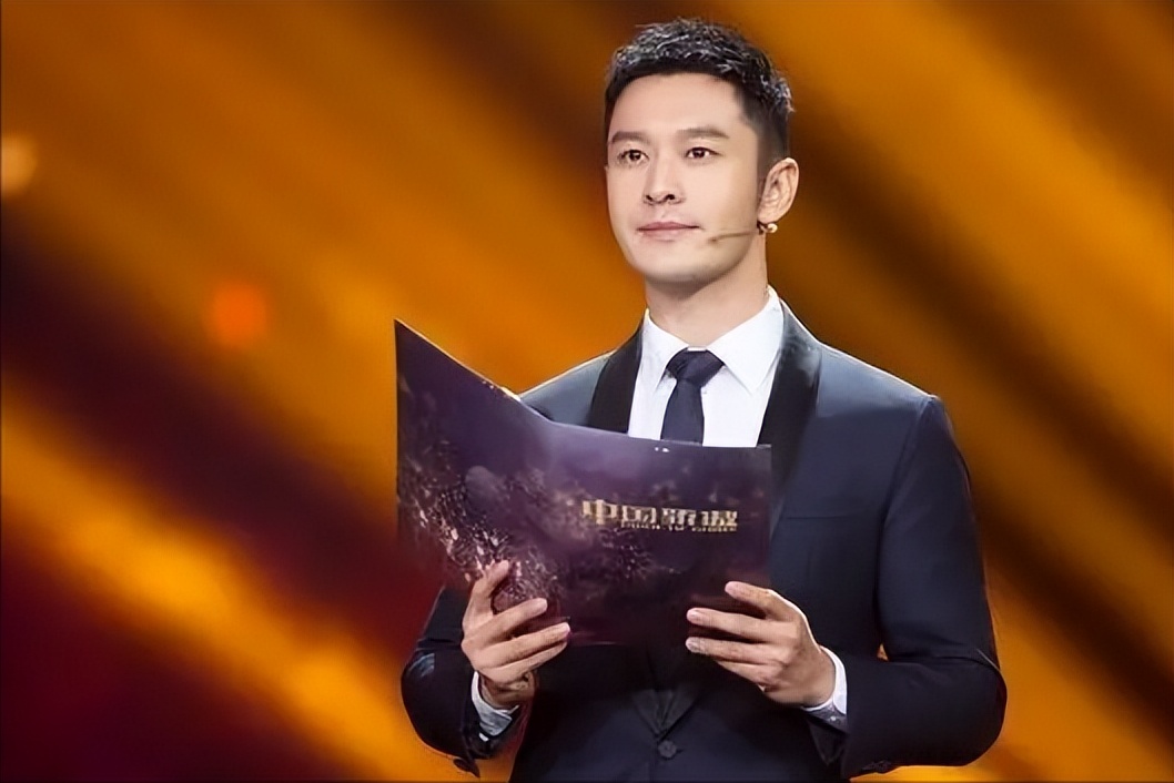 黄晓明杨颖被曝分居两年,黄晓明又和绯闻女友同框了