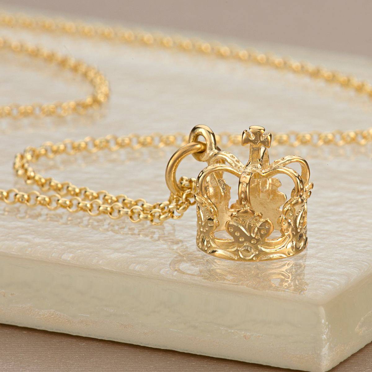 皇冠吊坠特征,皇冠吊坠什么寓意