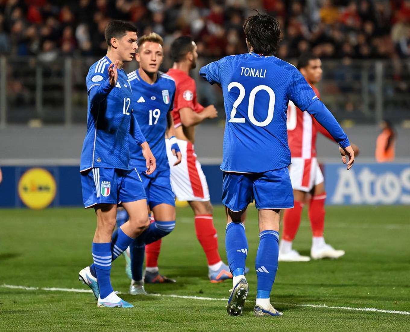 10场8球！23岁新星爆发：拒为2大巨星打替补，阿根廷错过顶级射手