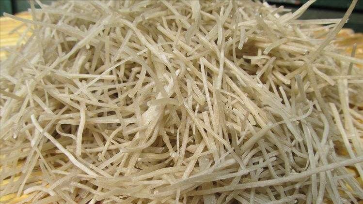 纯手工制作红薯粉全过程,手工红薯粉的家常做法视频