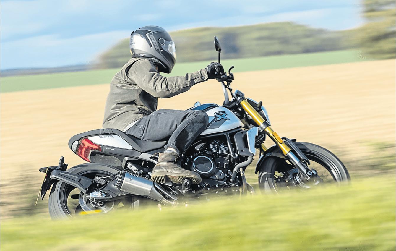 傲慢的英国佬居然这样评价春风700CL-X