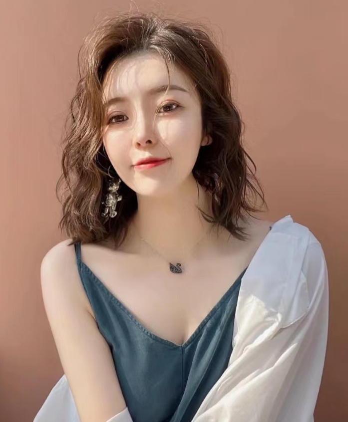 秋冬烫染发型中短发,秋冬披肩发造型短发