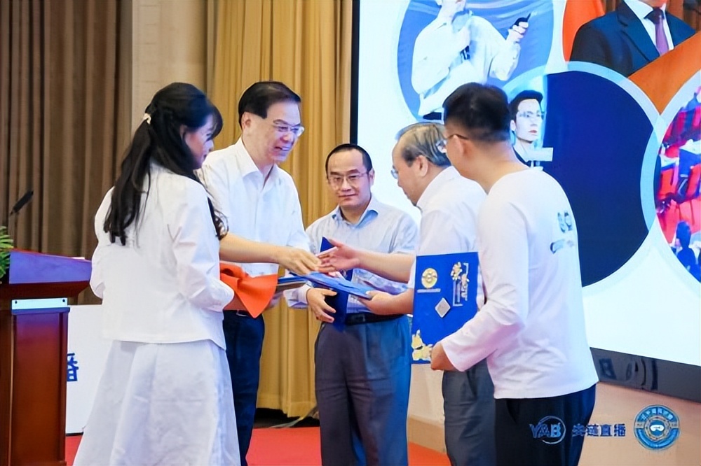 元宇宙产业委一届二次全会召开同步举办共享大会和全球元宇宙大会