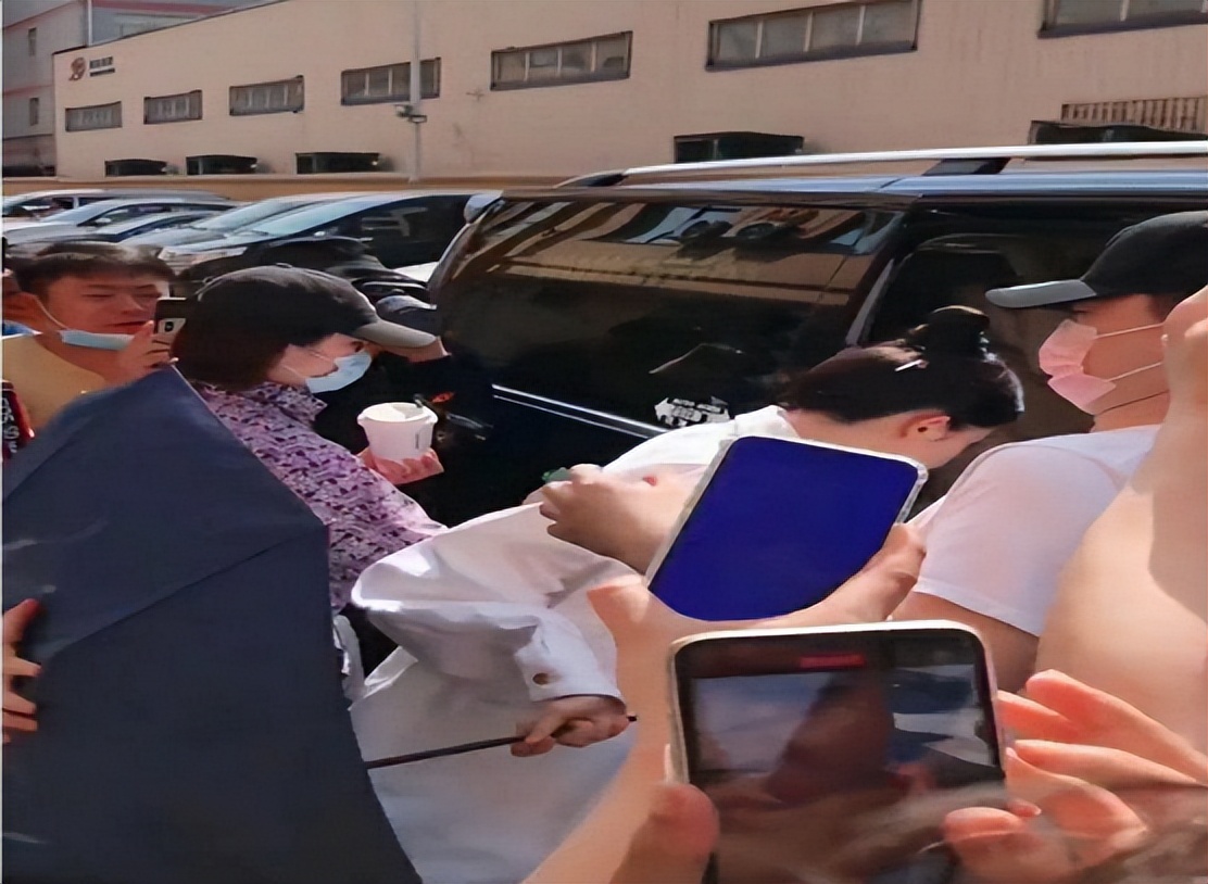 内娱报道杨幂,娱乐圈资本杨幂