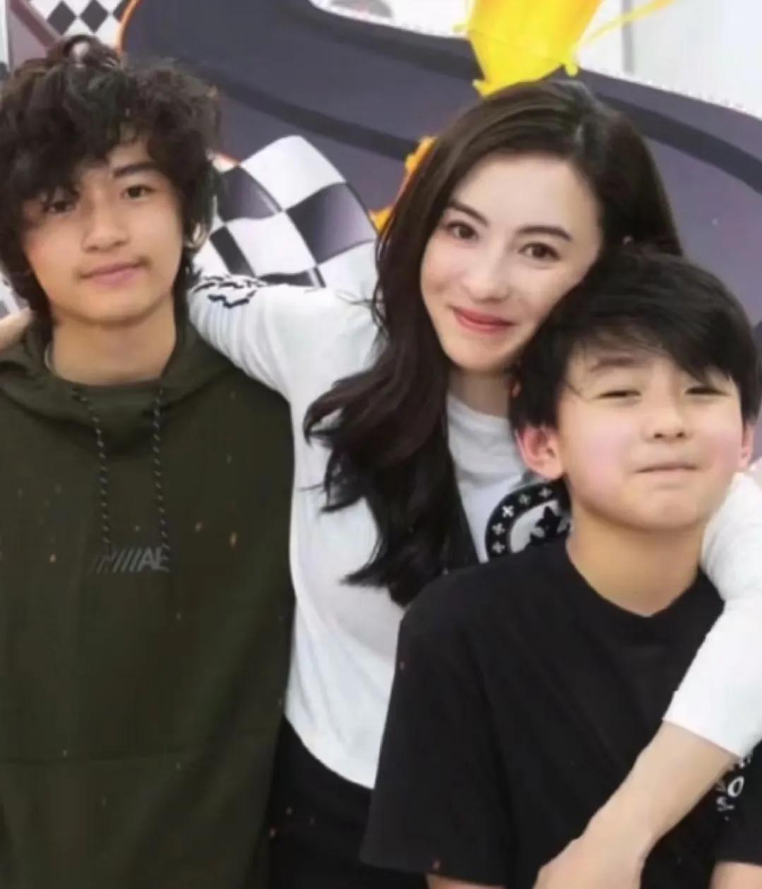 港风张柏芝盛世容颜,曾被媒体称作玉女掌门人的张柏芝