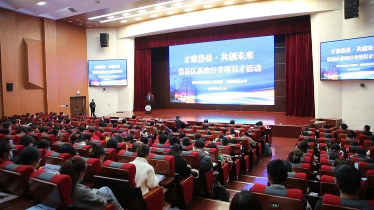 10场“高校行”活动达成初步就业意向1430余人*安泰**岱岳区实现企业与青年人才的“双向奔赴”