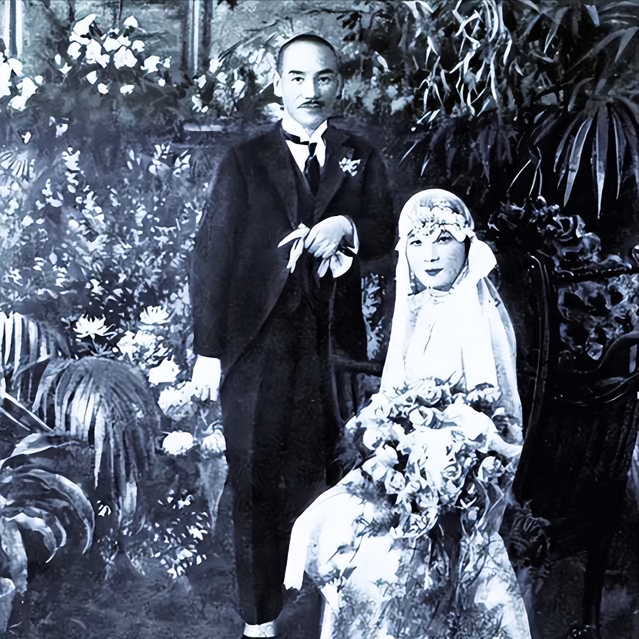 蒋介石有多风流？贴身秘书晚年透露真相，宋美龄做法令人叫绝