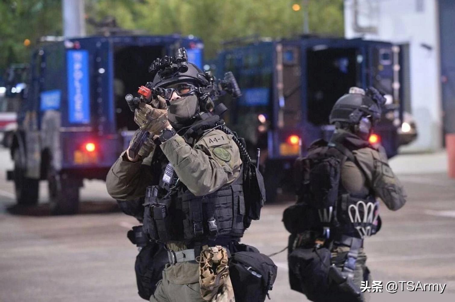 香港飞虎队使用的是什么枪械,飞虎队用的是什么手枪