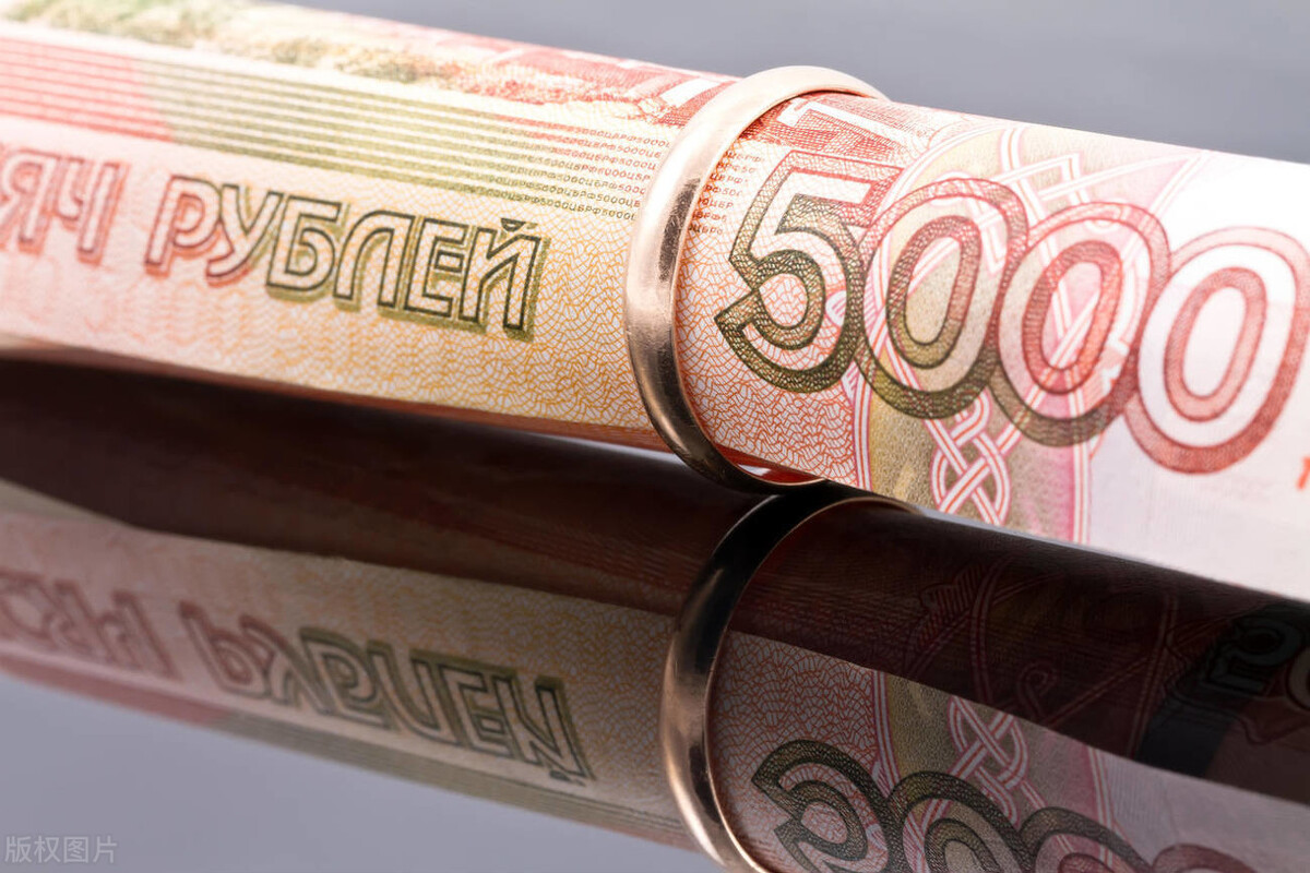 浙江人1年花18亿买香奈儿，网友感慨是我拉低了消费水平