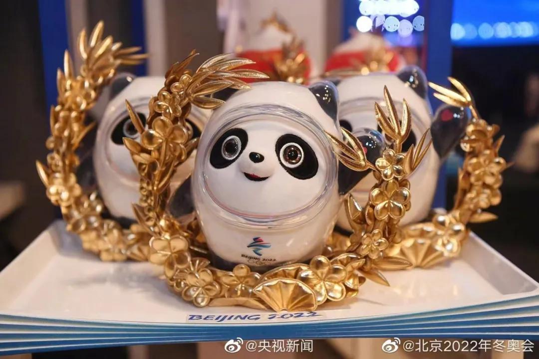 我在寒风中排队3小时，冻成冰墩墩，也没抢到冰墩墩