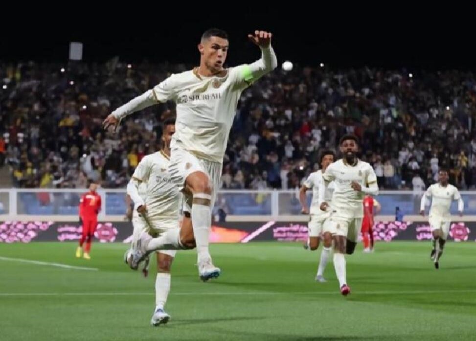 近10年足坛总射手榜c罗力压梅西,沙特联赛c罗首秀和梅西首秀