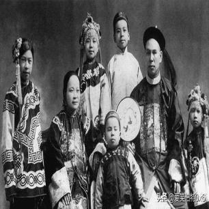 日军兽行照片：当着父亲的面玷污他女儿，临走还残忍割下妻子乳房