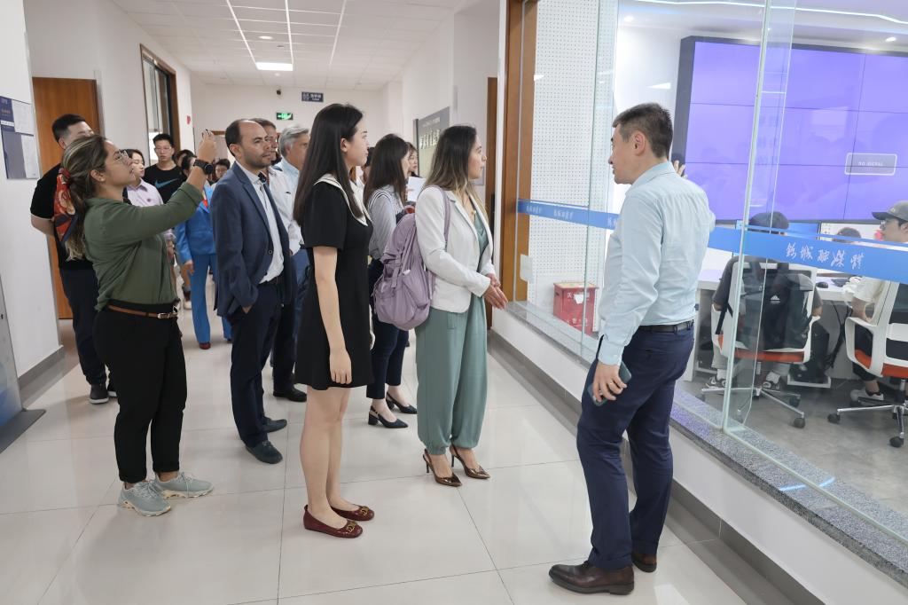 哥伦比亚代表团访问,哥伦比亚访问团