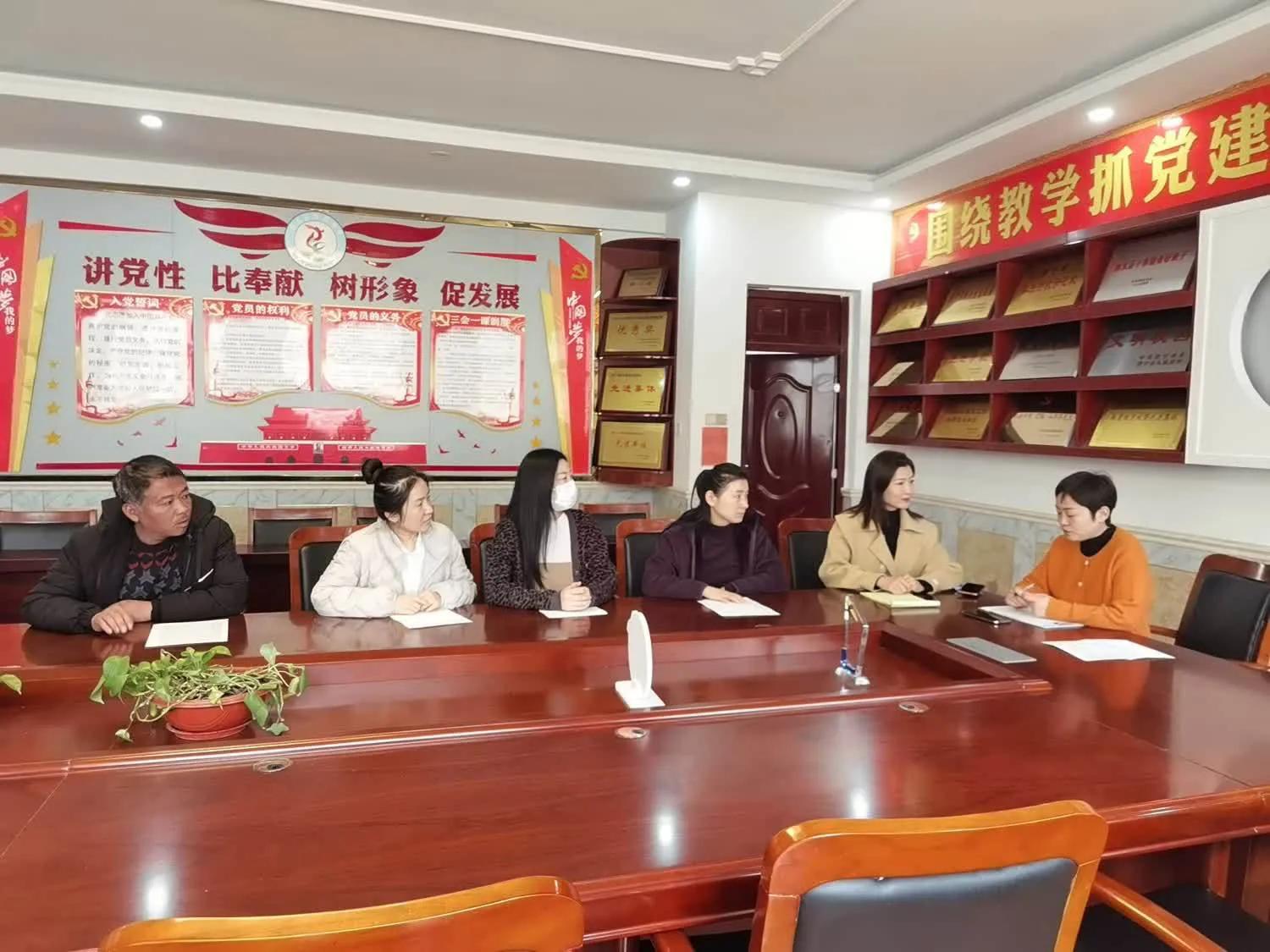 浠庢湰璐ㄤ笂鍋氬埌涓轰汉甯堣〃鏁欑爺鎬荤粨,鍑濆績閾稿笀榄傛暀鐮旇偛鏂颁汉