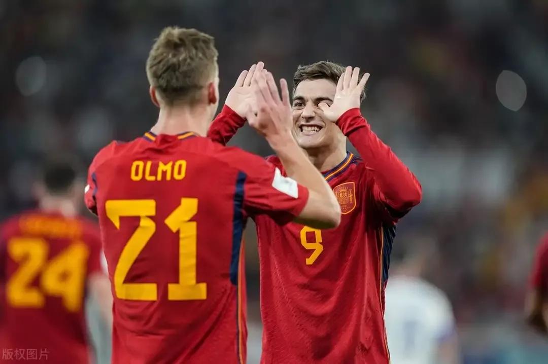 日本队2-1逆转西班牙首发阵容画面,西班牙队夺冠