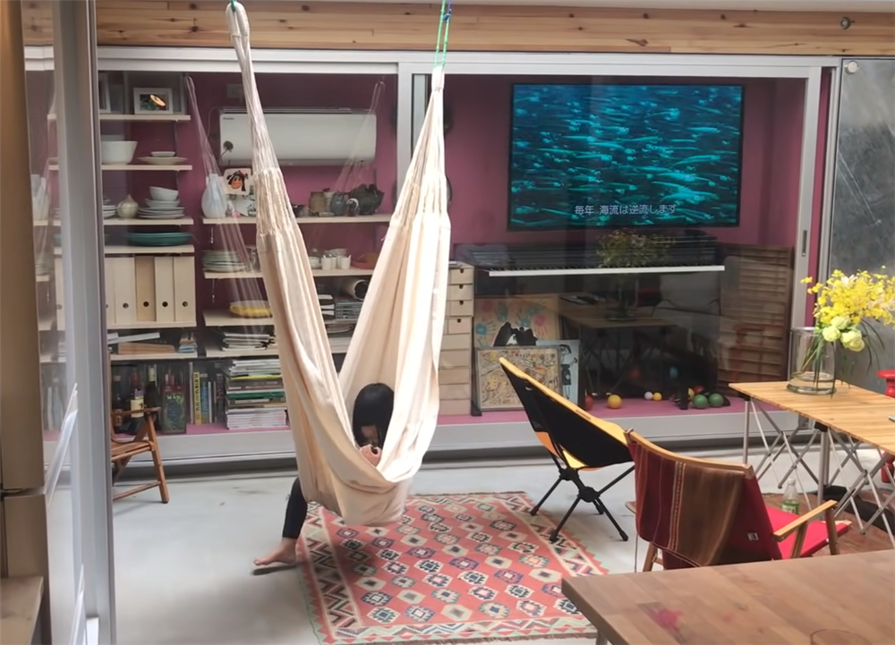 一家五口买下59㎡小家，屋顶掀一半做露天客厅，风吹日晒皆是生活