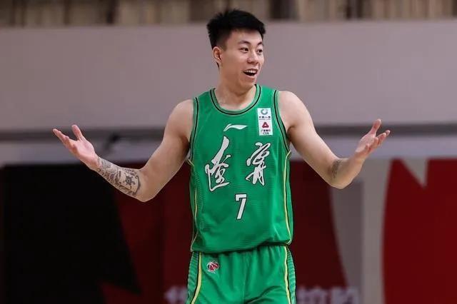 辽宁男篮张镇麟是谁儿子,辽宁男篮张镇麟球迷为什么叫金金