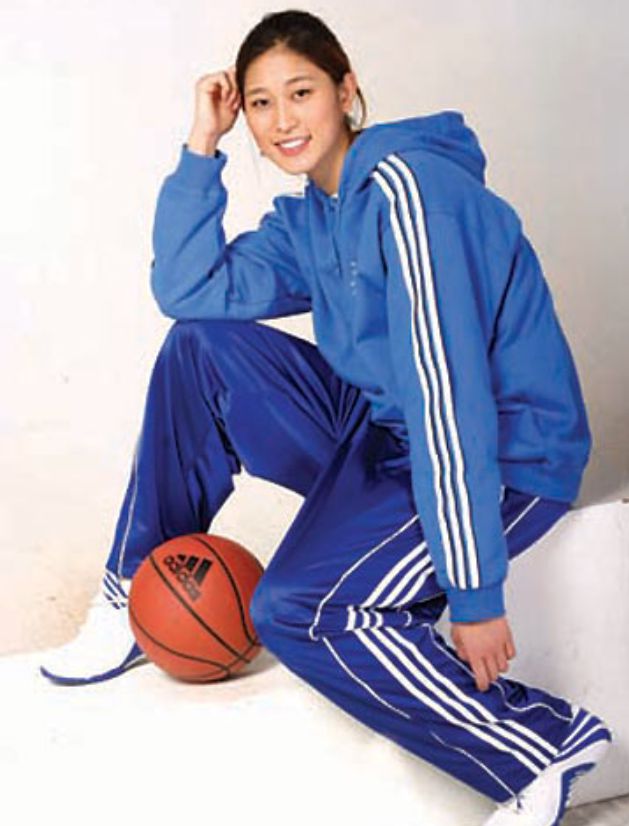 中国女篮王思雨照片好看一点的,徐杰和张茹王思雨身高啥关系